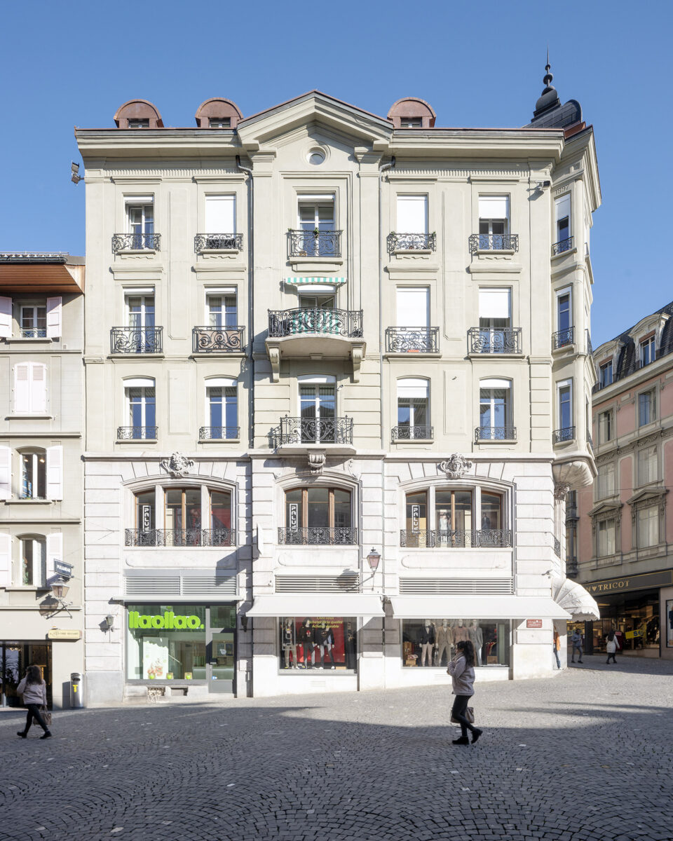 1 madeleine- facade-place de la pallud